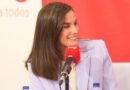 Por qué la reina Letizia es tan feliz ante los micrófonos: su vuleta a la radio