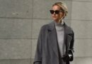 Cómo llevar el total look gris tendencia a los 50 para ser la más elegante