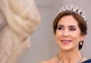 El look de Mary de Dinamarca en su primera cena de estado como reina: vestido reciclado y tiara de perlas