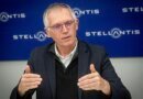 Dimite Carlos Tavares, CEO del grupo Stellantis