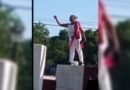 Video: Señora protesta en Plaza de Río Cauto, Granma y se la llevan arrastrada