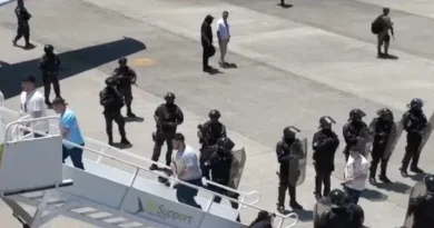 Bukele entrega a Maduro venezolanos deportados por EE.UU. a cambio de presos políticos